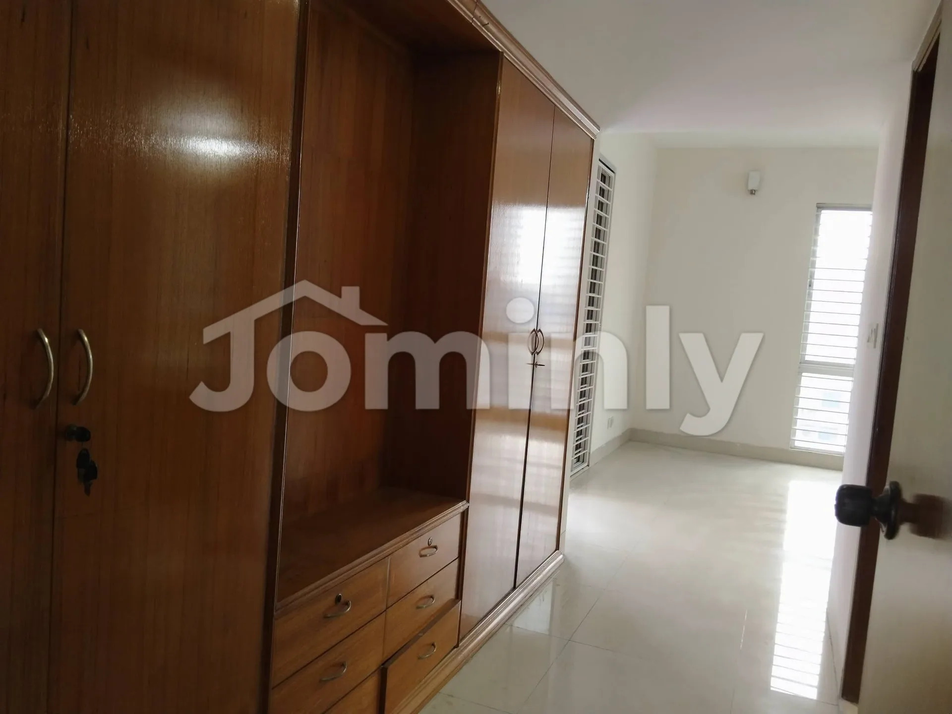 3100 SQFT 4-Bedroom Single-Unit 7th Floor Apartment for Sale | Gulshan 1, Dhaka | Titas Gas & 2 Lifts - 2