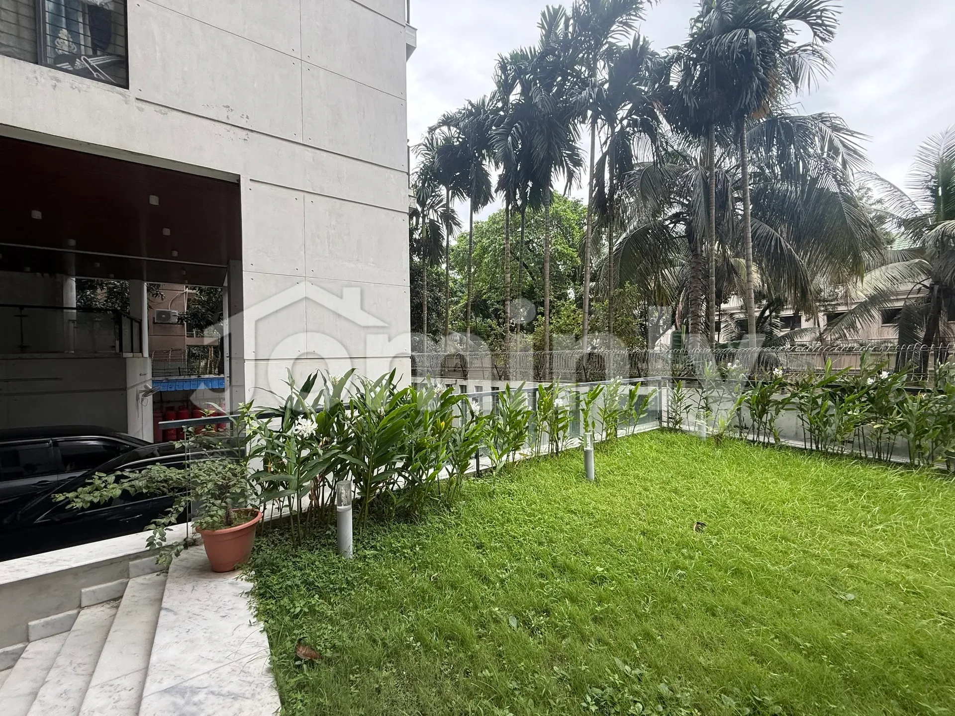2085 SFT South-Facing Apartment for Rent | Bashundhara R/A | 8th Floor | Parking, Lift, Generator, Security, CCTV, Intercom - 2