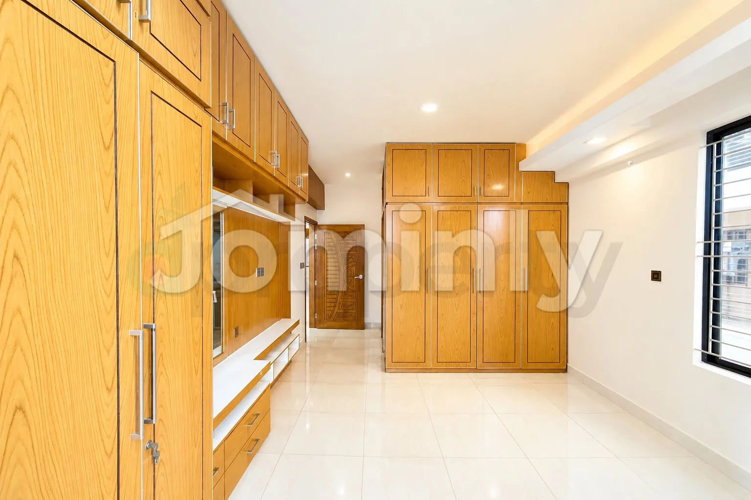 2200 SFT South-Facing Apartment for Rent | Bashundhara R/A | 7th Floor | Parking, Lift, Generator, Security, CCTV, Intercom - 5