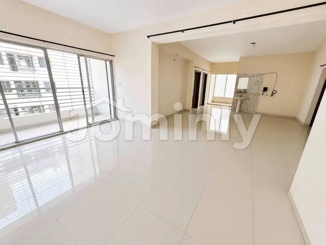 2250 Sqft Luxury Apartment for Rent | Bashundhara R/A | 4 Bedrooms, 4 Bathrooms, 3 Balconies, Separate Drawing & Dining Area with Servant Room and 24/7 Security