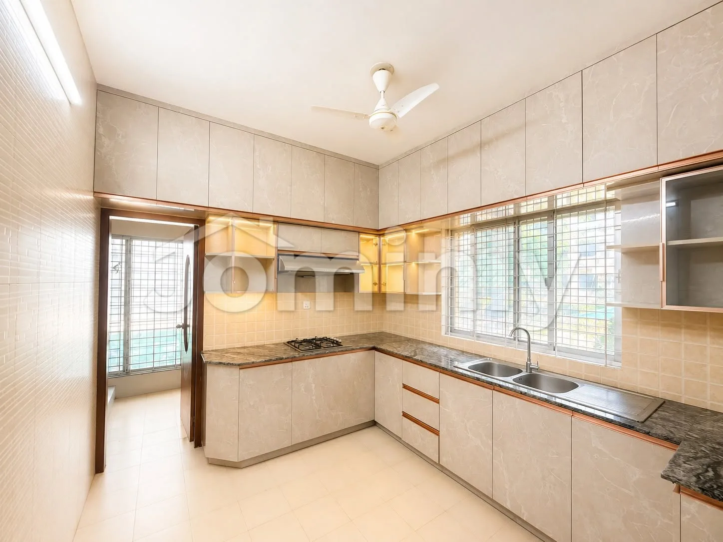 2600 SFT South-Facing Apartment for Rent | Bashundhara R/A | 2nd Floor | Parking, Lift, Generator, Security, CCTV - 4