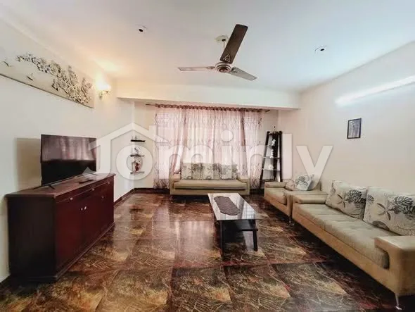 2300 Sqft South Facing Furnished Apartment for Rent | Bashundhara R/A | 4 Bedrooms, 4 Bathrooms, 3 Balconies with 2 Modern Lifts and Gas Cylinder Facility