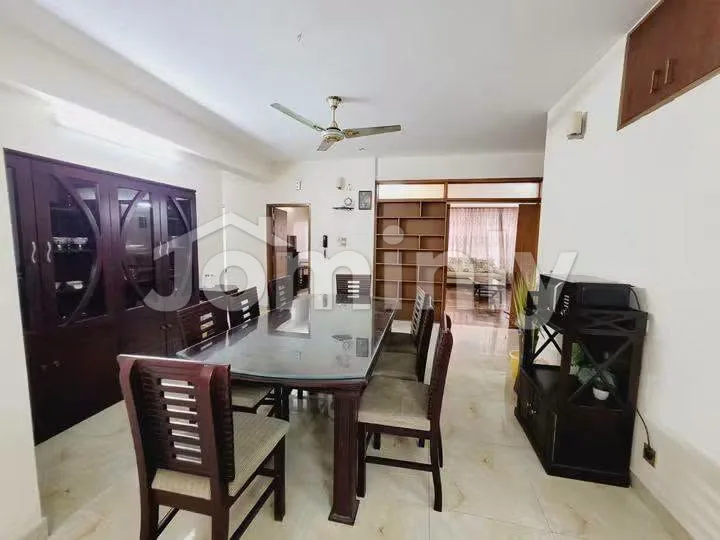 2300 Sqft South Facing Furnished Apartment for Rent | Bashundhara R/A | 4 Bedrooms, 4 Bathrooms, 3 Balconies with 2 Modern Lifts and Gas Cylinder Facility - 4