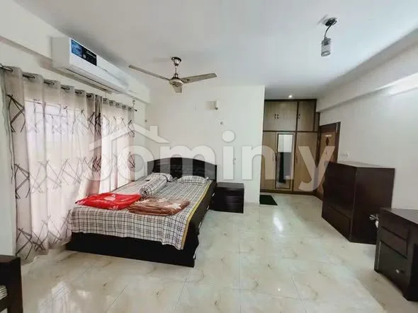 2300 Sqft South Facing Furnished Apartment for Rent | Bashundhara R/A | 4 Bedrooms, 4 Bathrooms, 3 Balconies with 2 Modern Lifts and Gas Cylinder Facility - 5