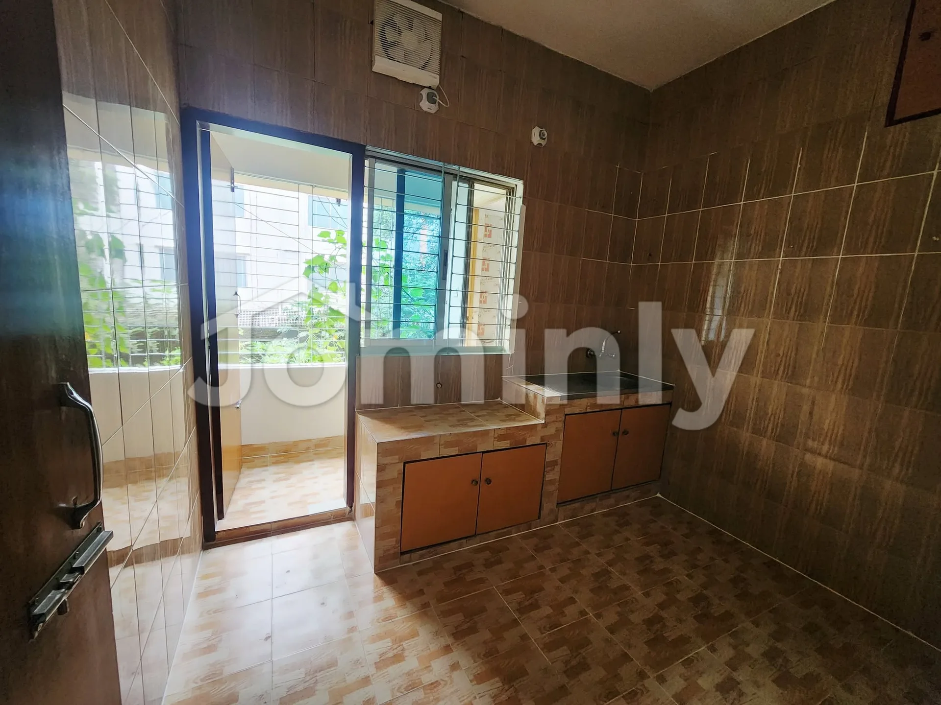 1550 Sqft Used North Facing Apartment for Sale | Uttara Sector 10, Road 4 | 3 Bedrooms, 3 Bathrooms, Titas Gas Connection, Lift & Parking - 3