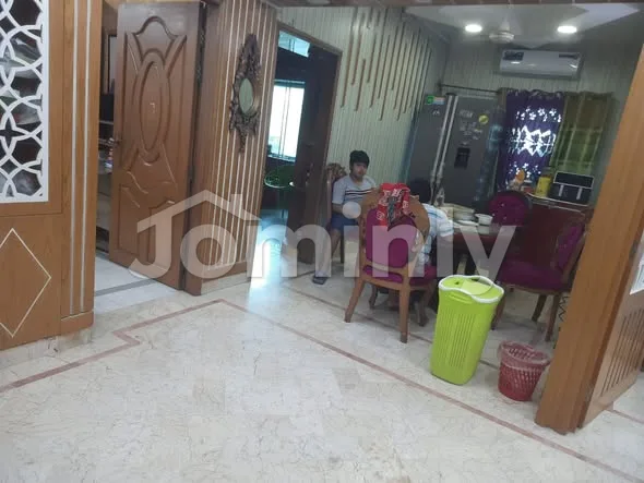 1830 Sqft Lightly Used Luxury Apartment for Sale | Gulshan 1 | 3rd Floor, 3 Bed, Furnished Kitchen, Service Lift & Parking - 2