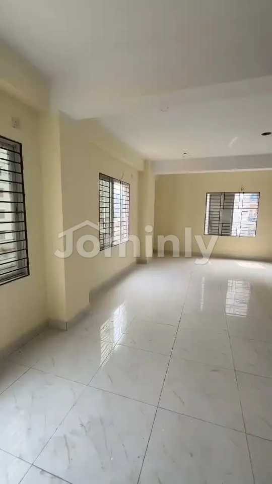 1800 Sqft Ready Apartment for Sale | Aftabnagar Block H | 3 Bed, 4 Bath, Lift, Gas & Parking Near Main Road - 3
