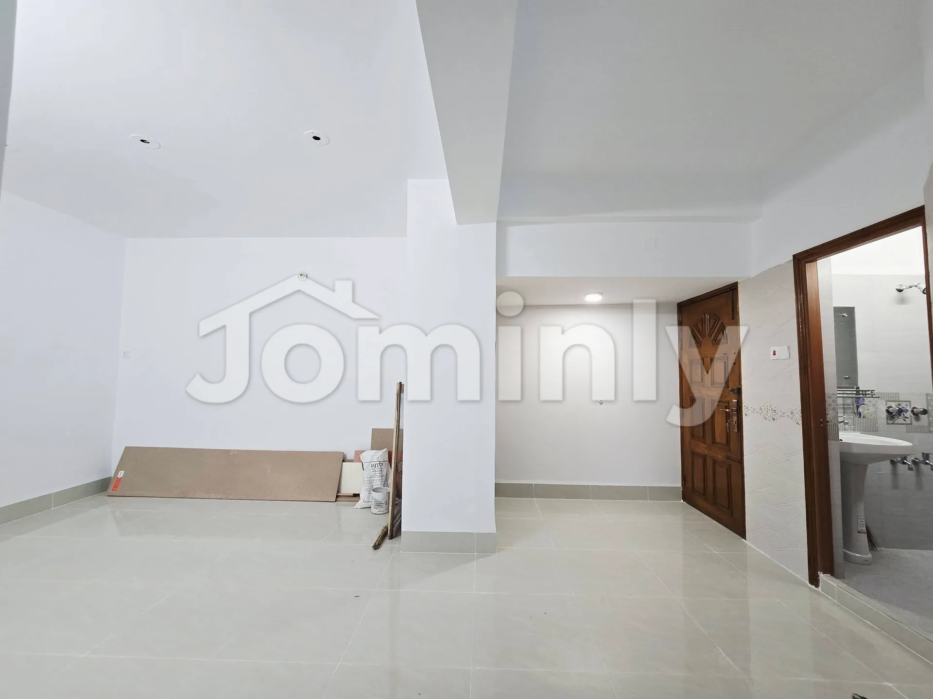 1680 Sqft Newly Renovated South Facing Apartment for Sale | Banani Block F | 3 Bed, Titas Gas, 40ft Wide Road & Parking - 2