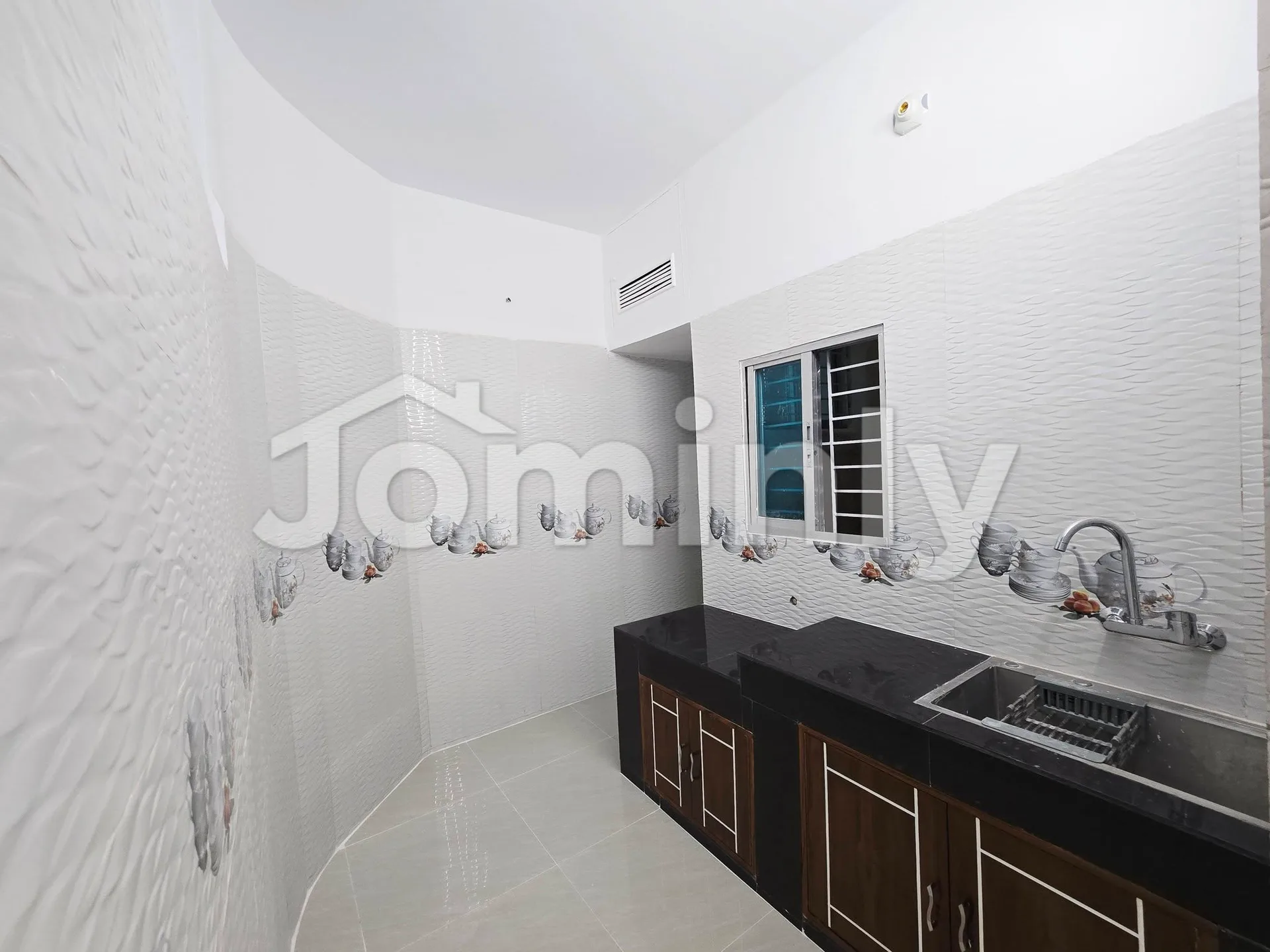 1680 Sqft Newly Renovated South Facing Apartment for Sale | Banani Block F | 3 Bed, Titas Gas, 40ft Wide Road & Parking - 5