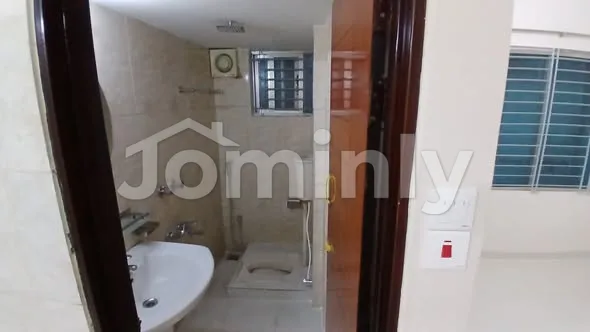 1000 Sqft South-Facing Flat for Sale | Uttara Sector 11, Dhaka | Top Floor with Lift, Parking & Titas Gas - 5