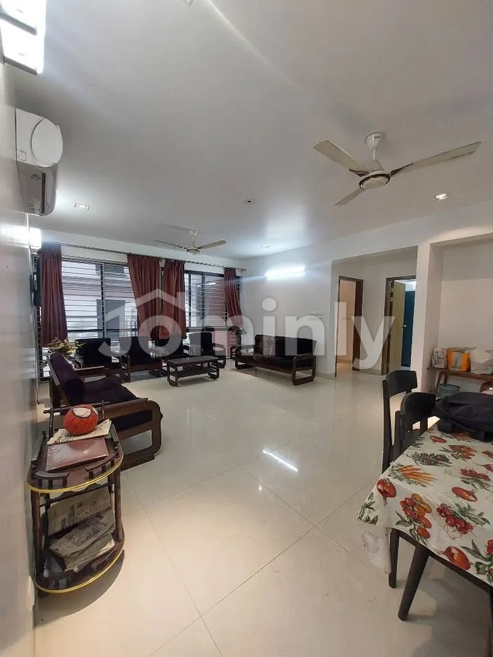 2710 SQFT 3-Bed South-Facing Ready Apartment for Sale | Dhanmondi Road-6 Near Lake | 2nd Floor with 2 Parking
