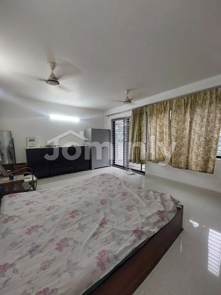 2710 SQFT 3-Bed South-Facing Ready Apartment for Sale | Dhanmondi Road-6 Near Lake | 2nd Floor with 2 Parking - 4