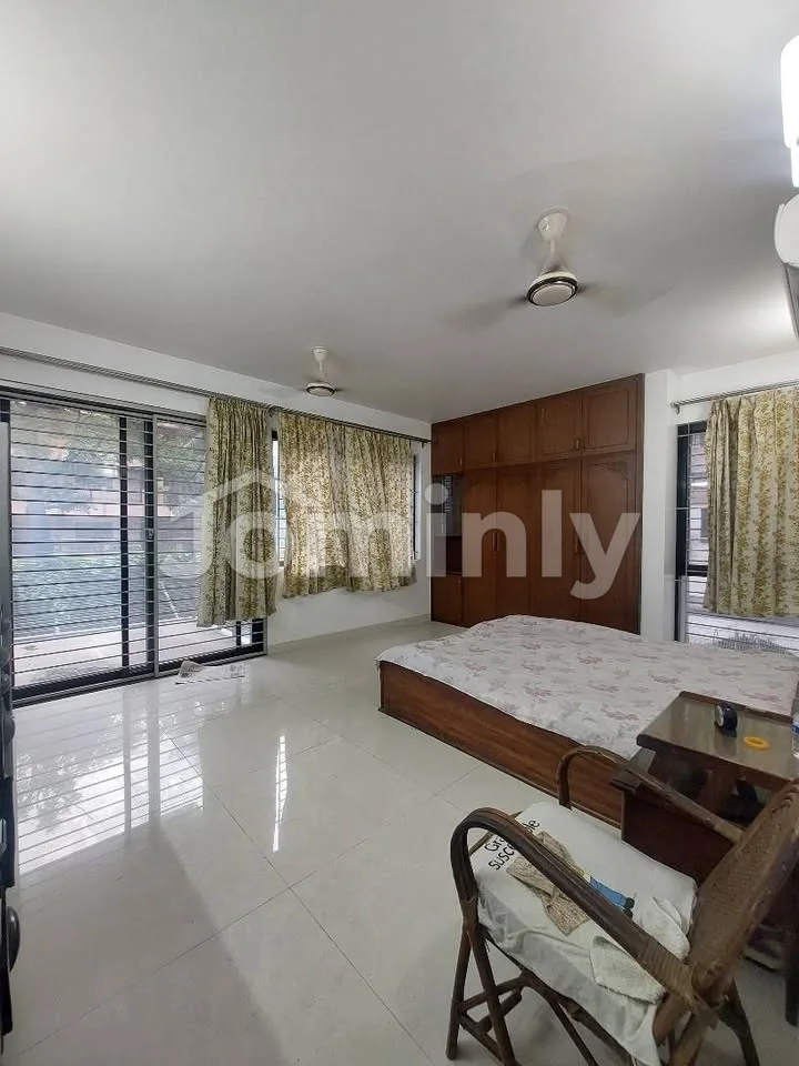 2710 SQFT 3-Bed South-Facing Ready Apartment for Sale | Dhanmondi Road-6 Near Lake | 2nd Floor with 2 Parking - 5