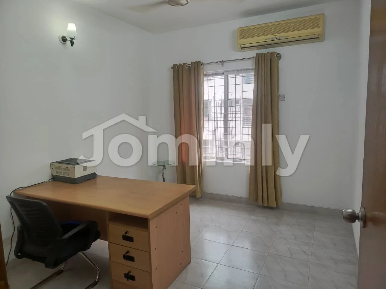 Fully Furnished 2200 SQFT 3-Bed Apartment for Rent | Gulshan 2 | 2nd Floor, 3 Bed, 4 Bath, Parking & Lift - 5