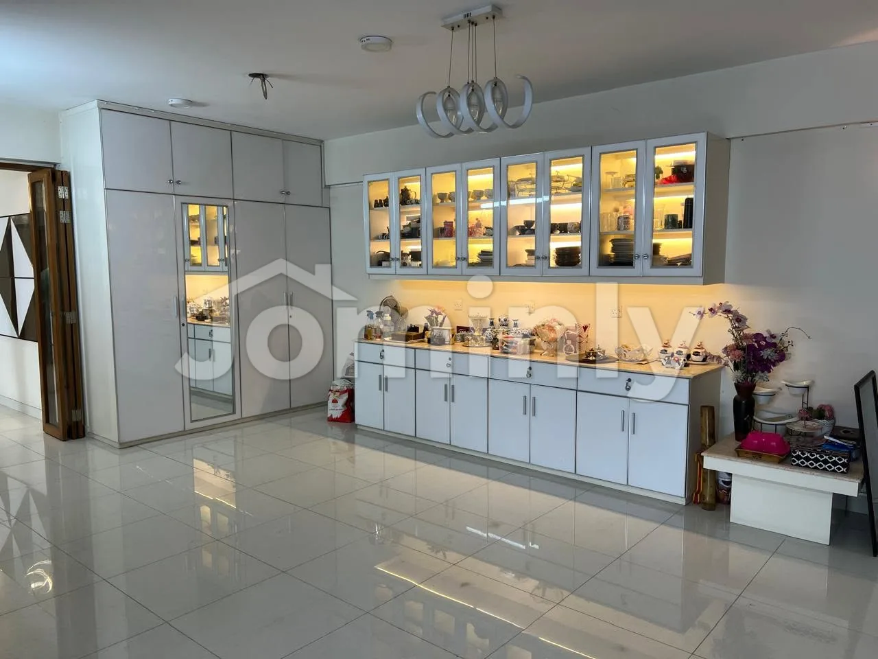 Luxury 2556 SQFT 3-Bed Semi-Furnished Apartment for Sale | Gulshan-1 | 6th Floor, 3 Bed, Servant Room, Parking & Lift - 2