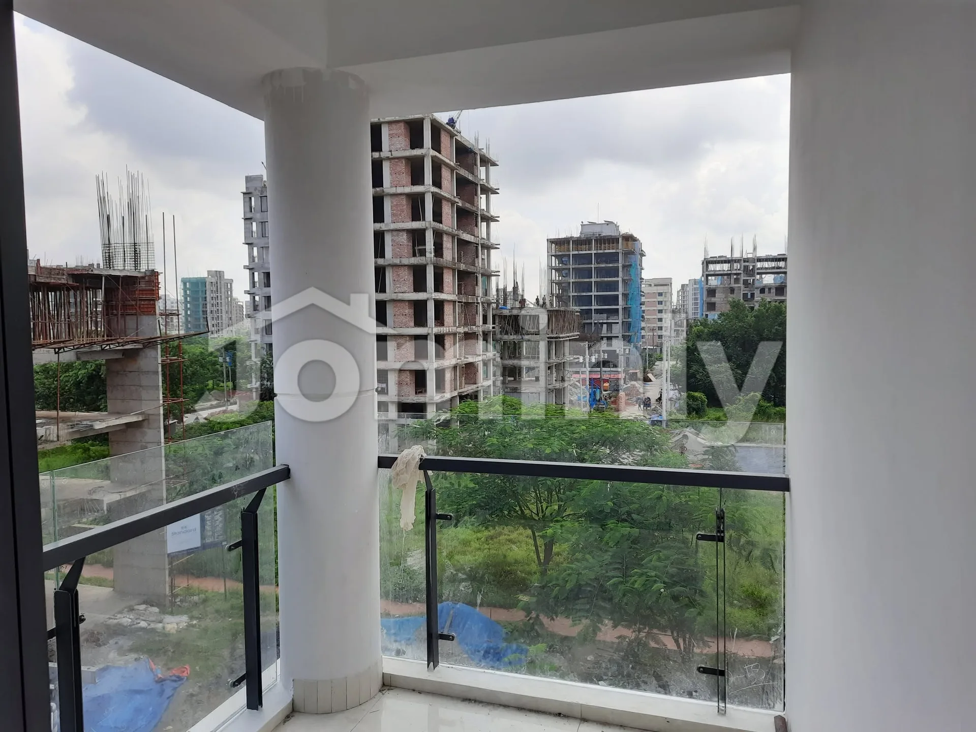 Luxury 2820 SQFT 4-Bed Corner Apartment for Sale | Jolshiri Abashon Sector 16 | 1st Floor (G+8), Fair-Faced Finish, Servant Room & 5 Verandahs - 2