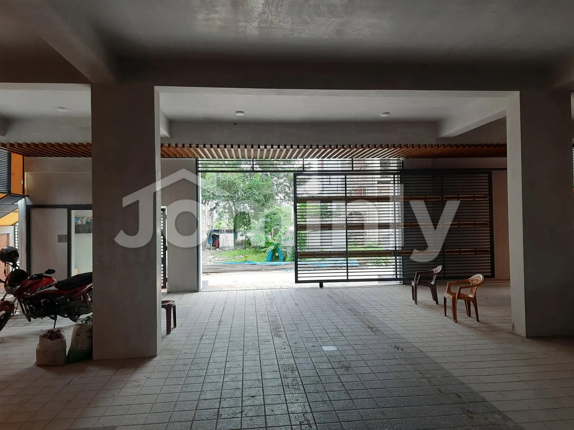 Luxury 2820 SQFT 4-Bed Corner Apartment for Sale | Jolshiri Abashon Sector 16 | 1st Floor (G+8), Fair-Faced Finish, Servant Room & 5 Verandahs - 4