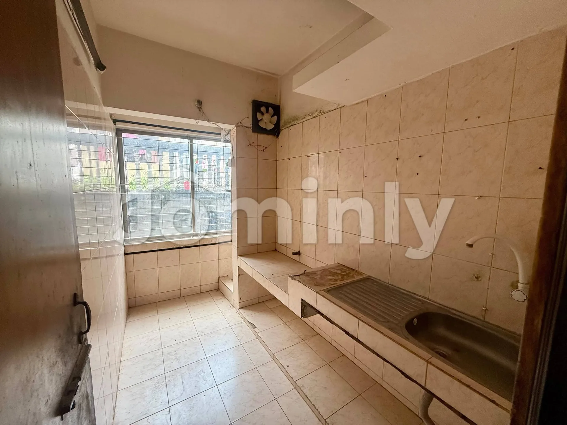 1095 sqft West-North Facing 3-Bedroom Flat for Sale | Mohammedia Housing Society, Mohammadpur | 4th/5th Floor with Titas Gas & Parking - 2