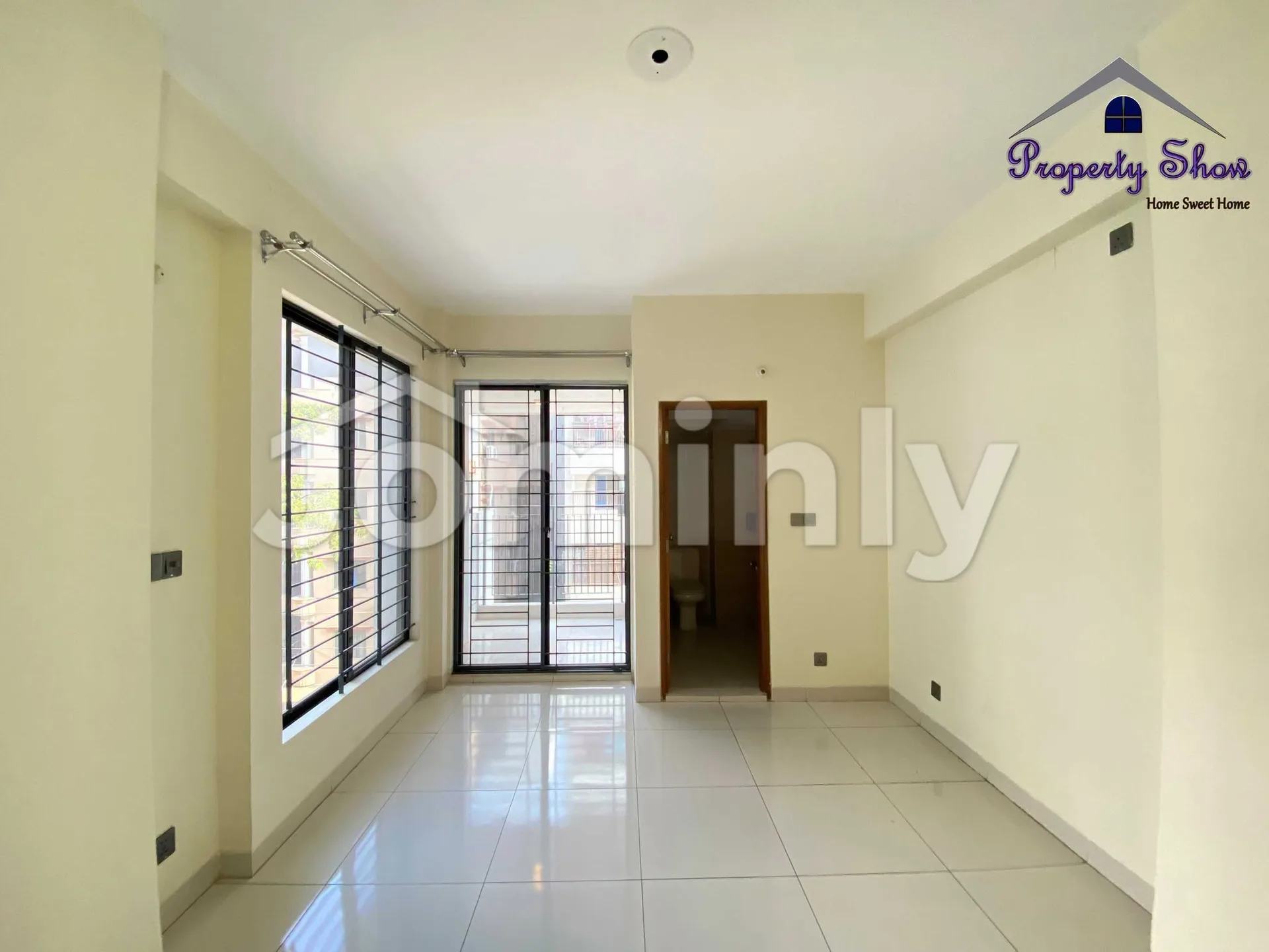 1700 SQFT 3-Bed Apartment for Rent | Bashundhara R/A Block-C | 4th Floor | LPG Gas & Parking - 2