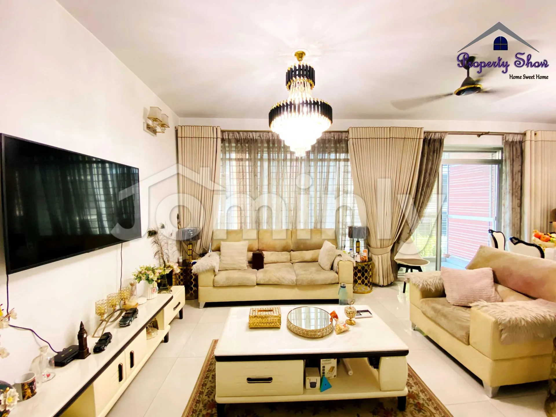 Fully Furnished 3000 Sq Ft 4-Bedroom Luxury Apartment for Rent | Bashundhara R/A | Family Only - 3