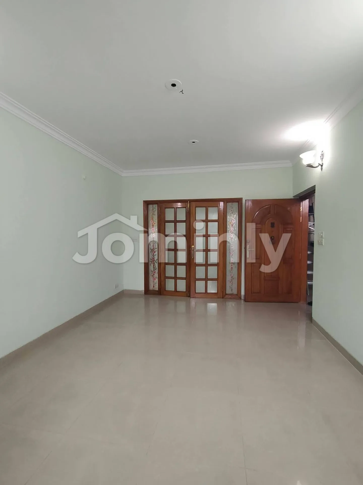 2100 Sq Ft Front-Facing 3-Bedroom Flat for Rent | Banani Prime Location