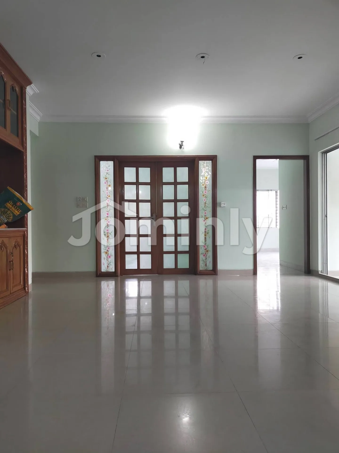 2100 Sq Ft Front-Facing 3-Bedroom Flat for Rent | Banani Prime Location - 2