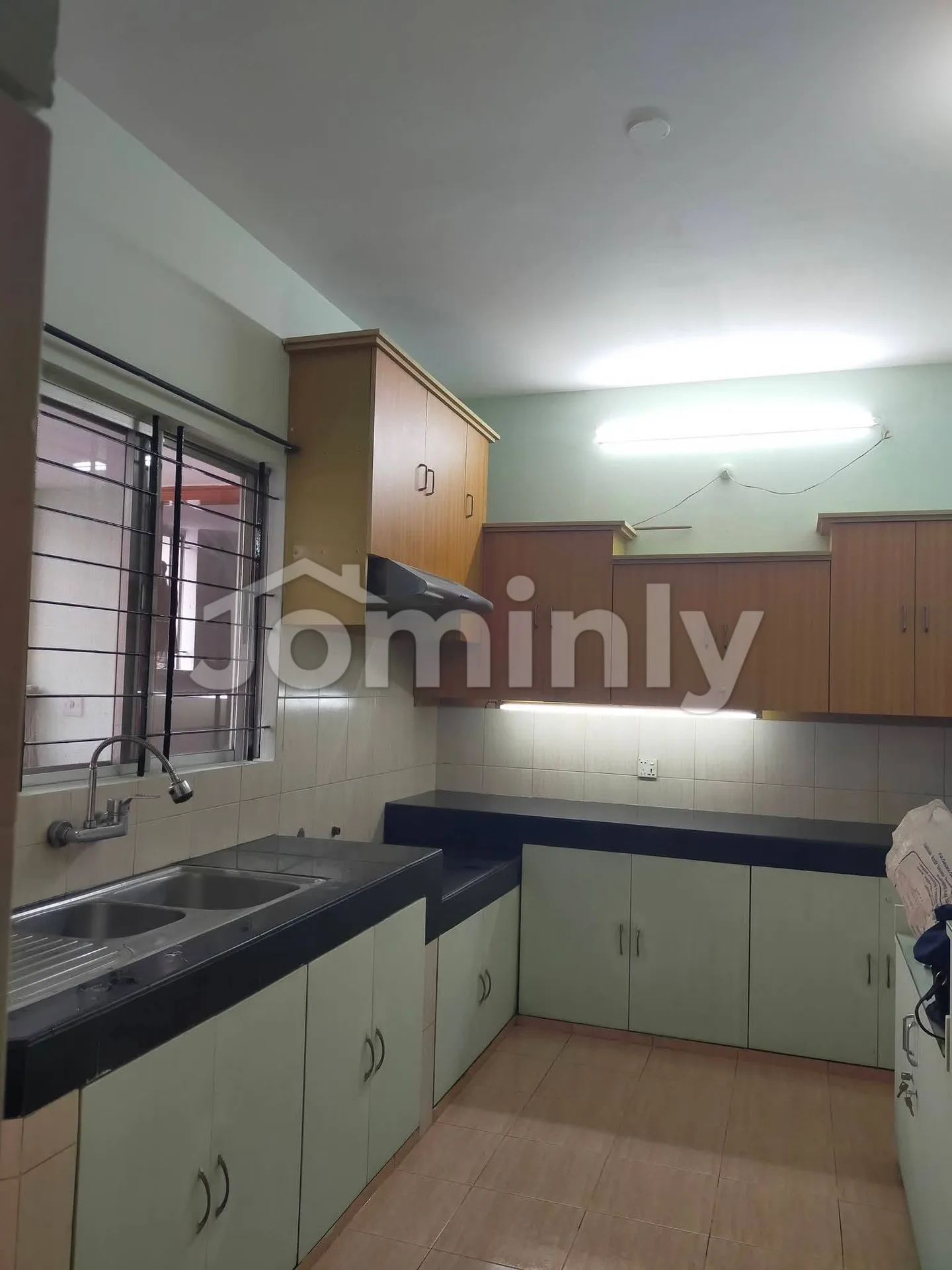 2100 Sq Ft Front-Facing 3-Bedroom Flat for Rent | Banani Prime Location - 3