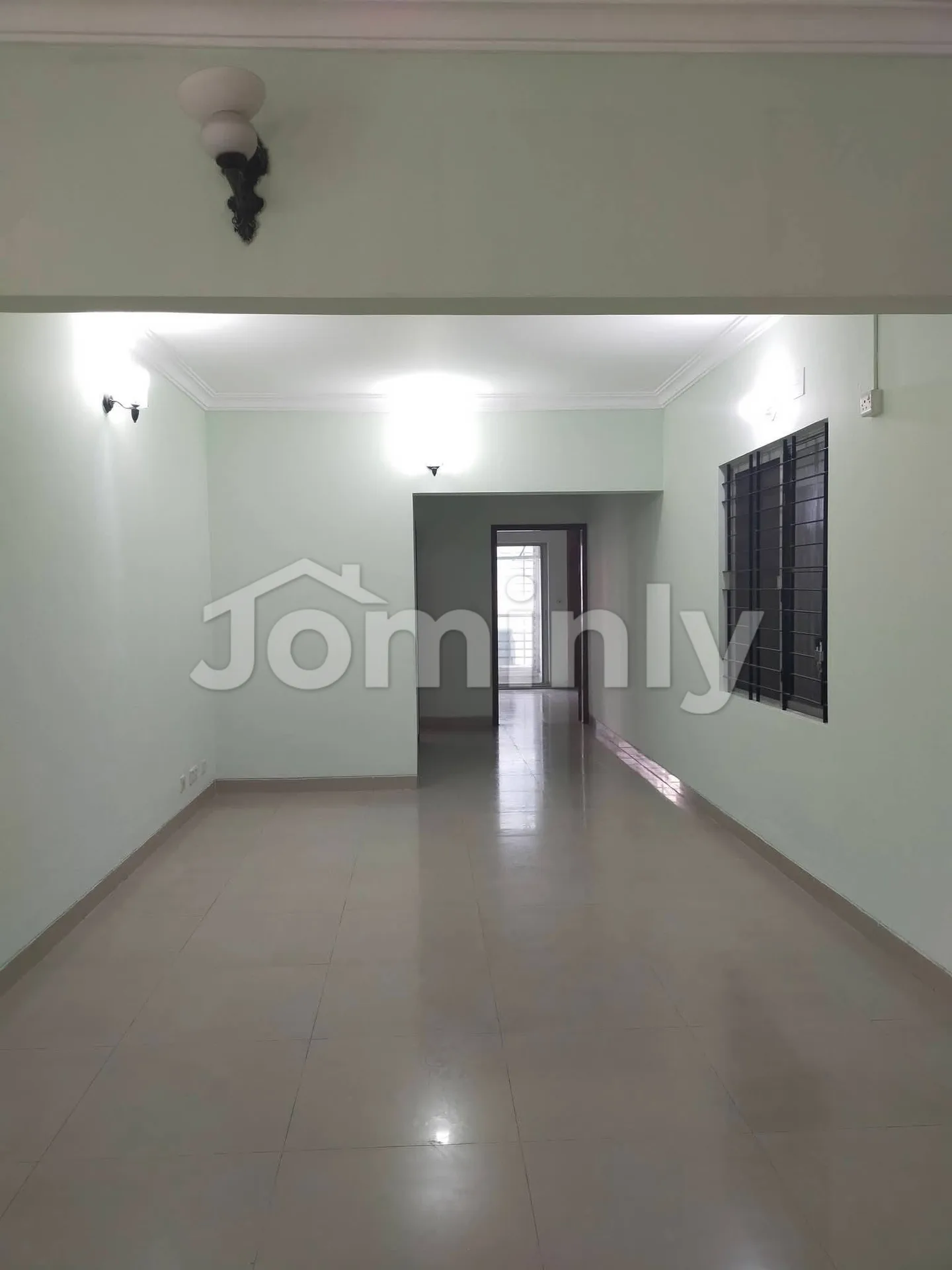 2100 Sq Ft Front-Facing 3-Bedroom Flat for Rent | Banani Prime Location - 4