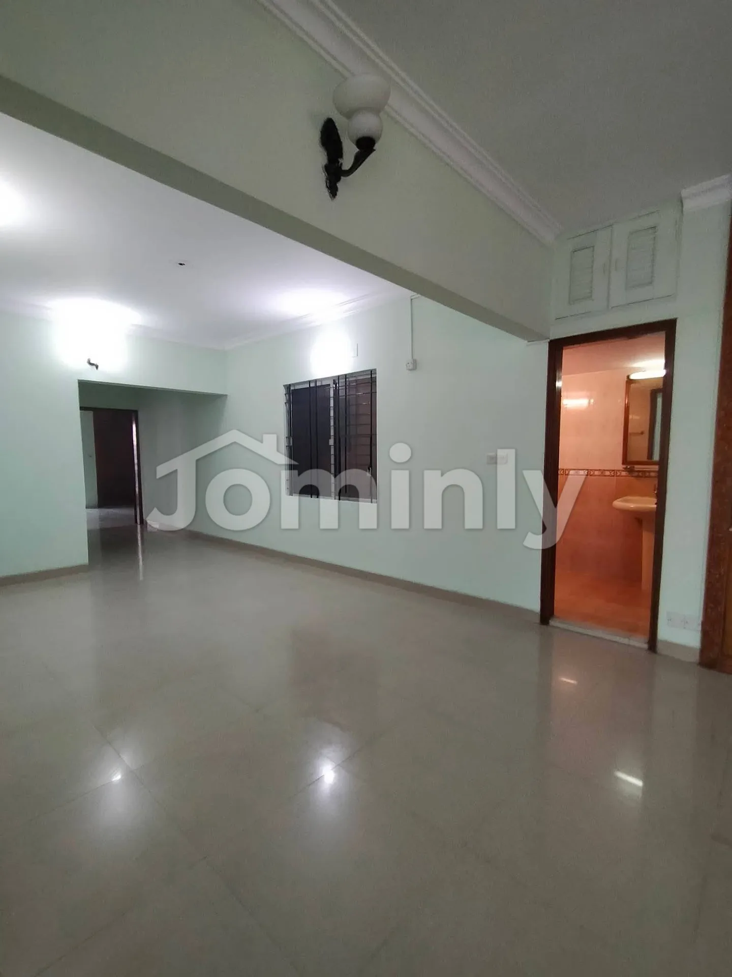 2100 Sq Ft Front-Facing 3-Bedroom Flat for Rent | Banani Prime Location - 5
