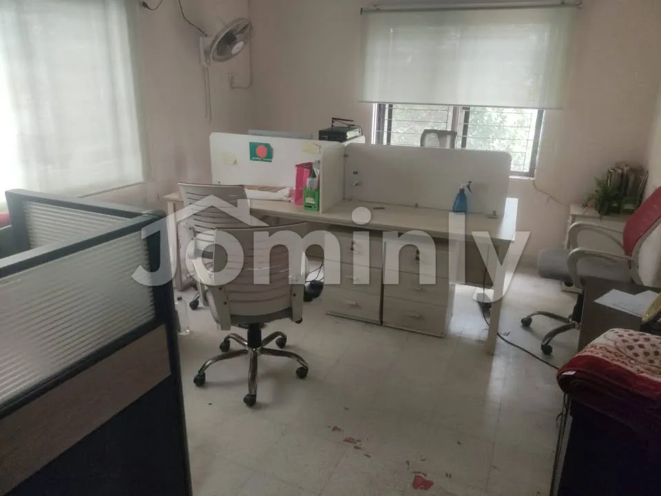Prime 2500 SQFT Commercial Office Space for Rent | Road 36, Gulshan 2 | 1st Floor | Executive Cabin, Reception Desk & Open Plan - 4
