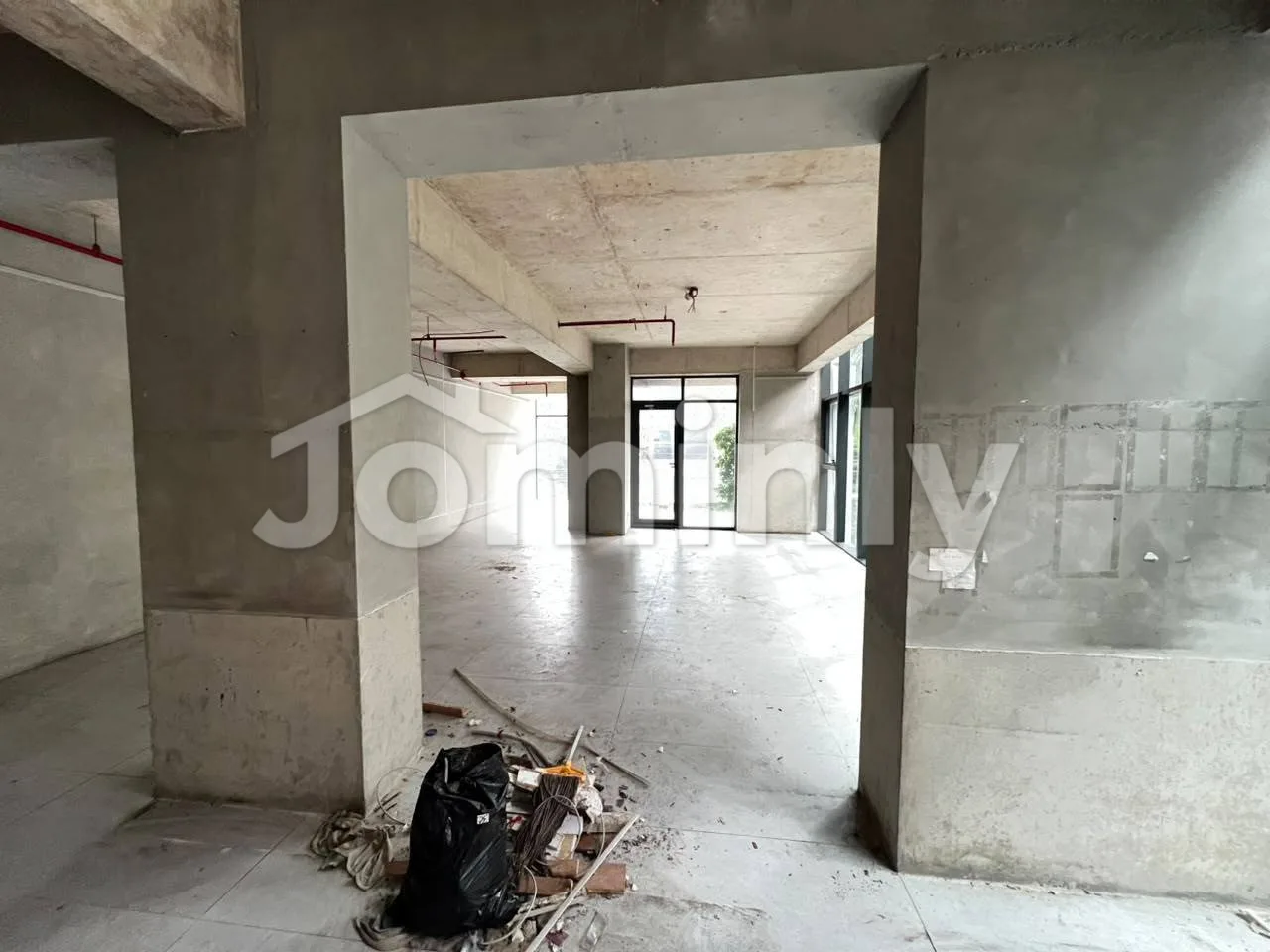 Prime 1785 SFT 1st-Floor Commercial Space for Rent | Banani Road 11 | Outdoor Balcony, Glass Facade, 2 Lifts - 4