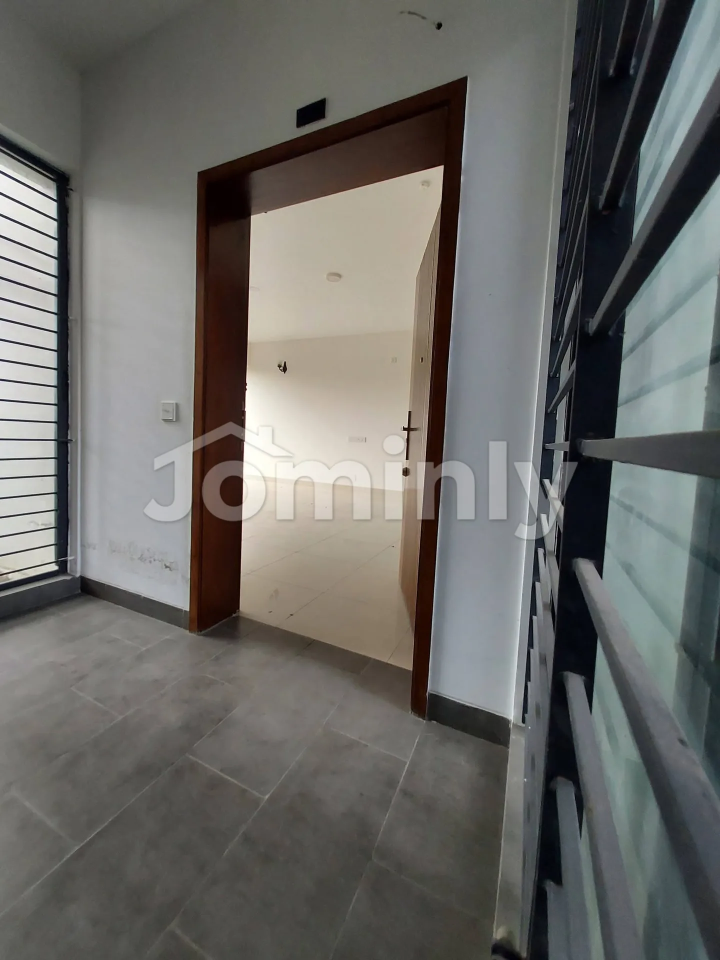 Urgent Sale: 2,212 Sq Ft South-Facing Ready Apartment with Parking & Amenities | 2nd Floor, Fortune PMD, Bashundhara R/A