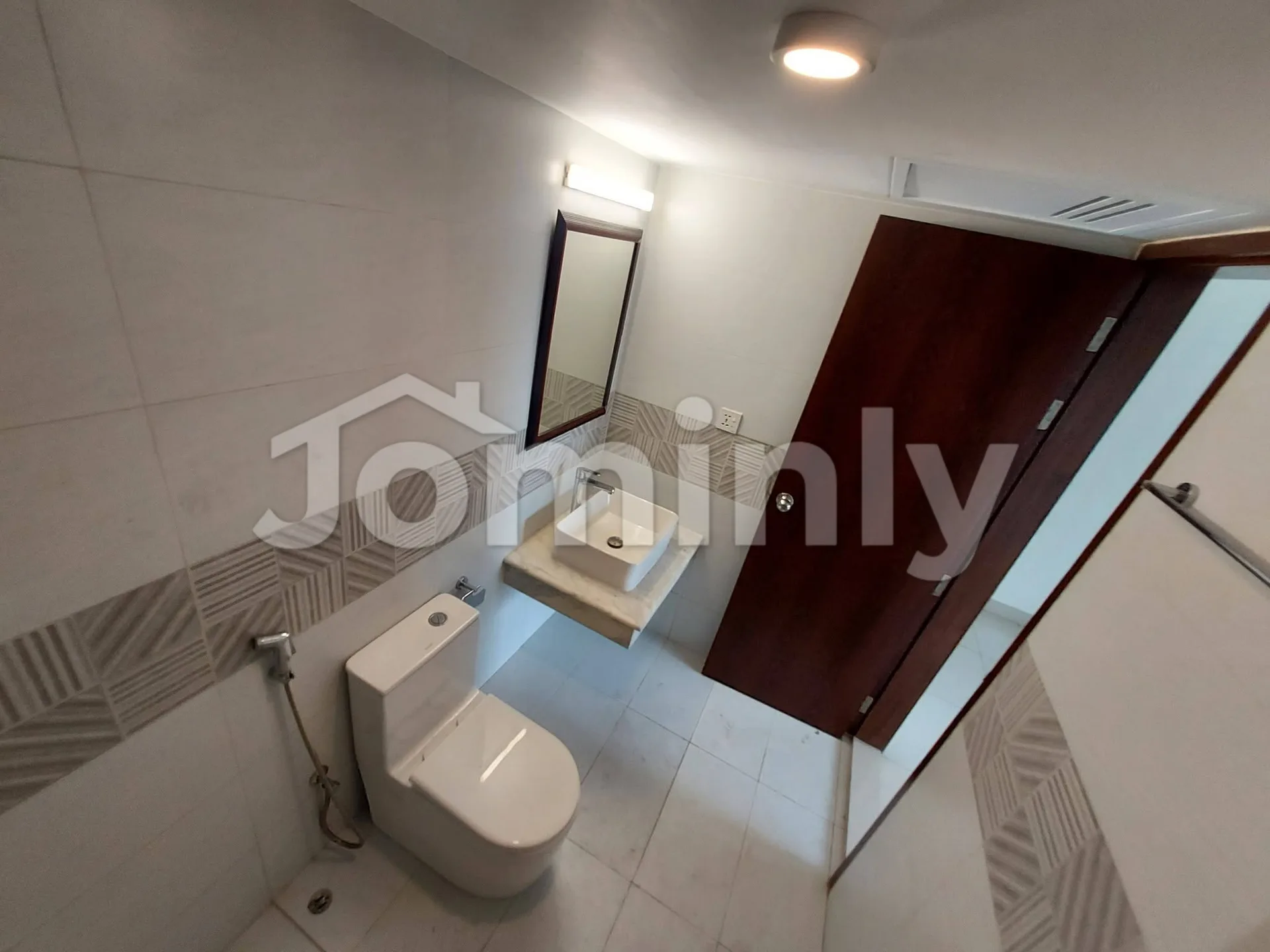 Urgent Sale: 2,212 Sq Ft South-Facing Ready Apartment with Parking & Amenities | 2nd Floor, Fortune PMD, Bashundhara R/A - 5