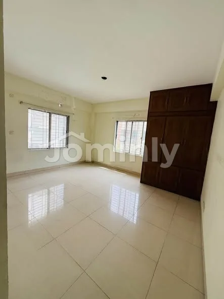 2,200 SQFT 4 BHK South-Facing Top Floor Apartment with Titas Gas for Sale | 6th Floor, Mirpur DOHS, Dhaka - 3