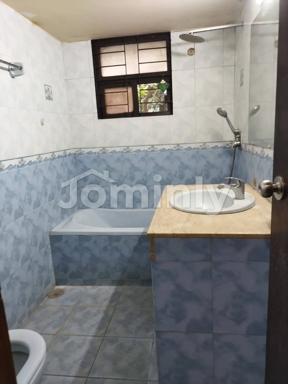 2,000 SQFT Commercial Office Space for Rent | 3rd Floor, Gulshan, Dhaka - 5