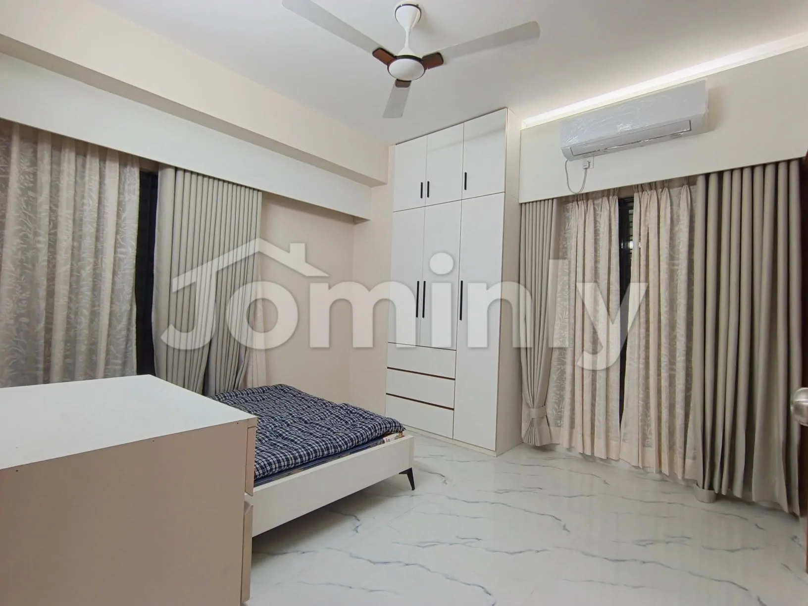 1,690 SQFT 3 BHK Fully Furnished Luxury Apartment for Rent | 4th Floor, Bashundhara R/A, Dhaka - 5