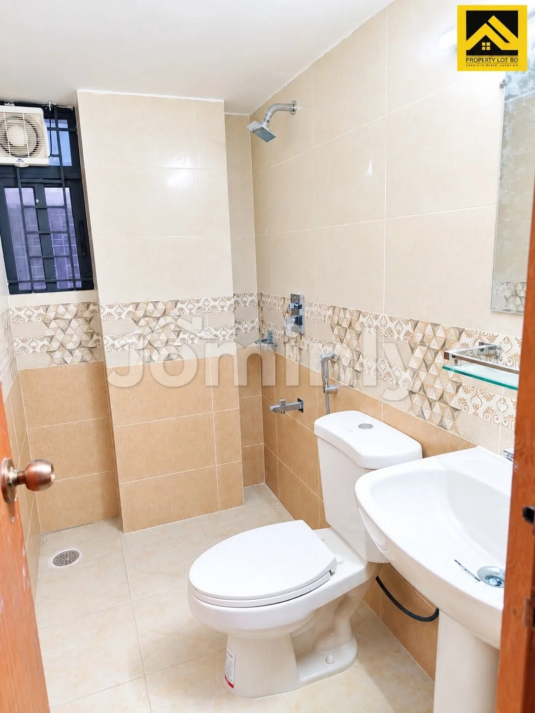 2,200 SQFT 4 BHK South-Facing Family Apartment for Rent with Store Room & Garden Facility | Bashundhara R/A, Dhaka - 4