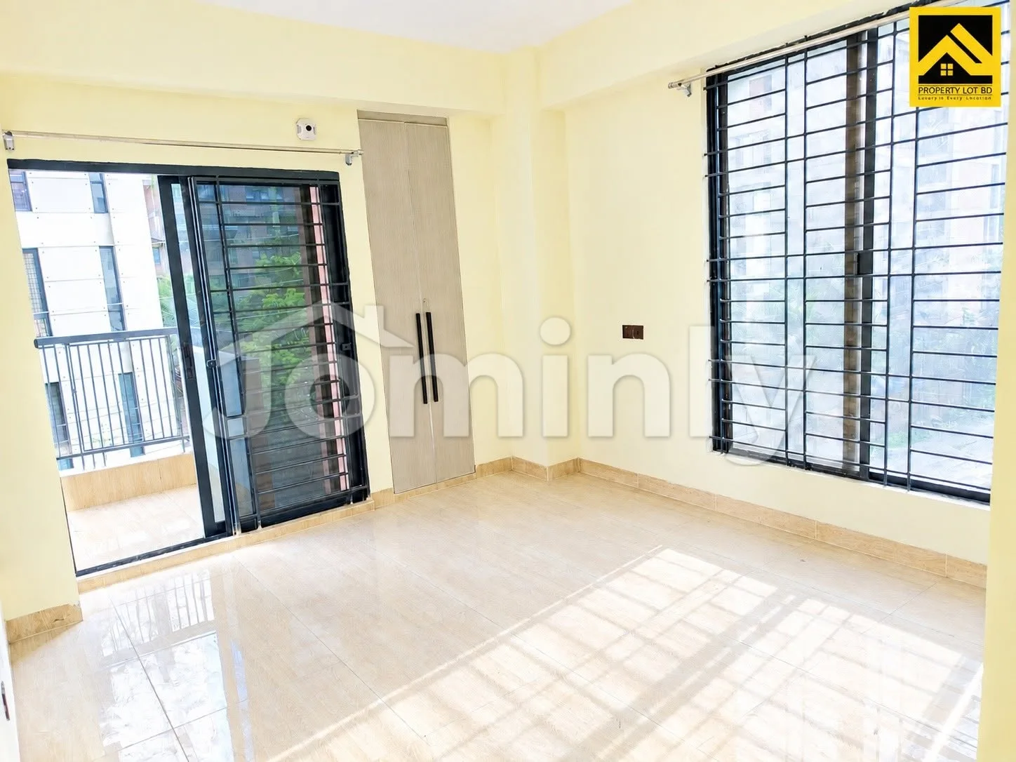 2,200 SQFT 4 BHK South-Facing Family Apartment for Rent with Store Room & Garden Facility | Bashundhara R/A, Dhaka - 5